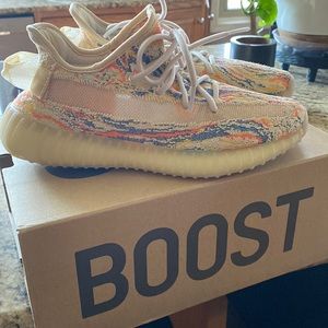 Yeezy Boost 350 size 5.5 in men’s is a 7 in ladies. Never worn. In original box.